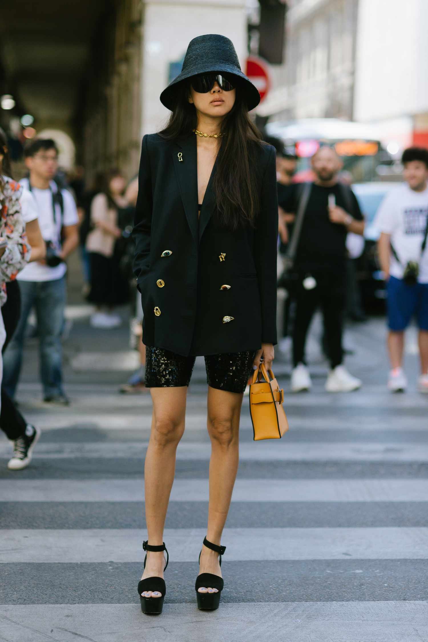 A woman wear a straw hat in Paris