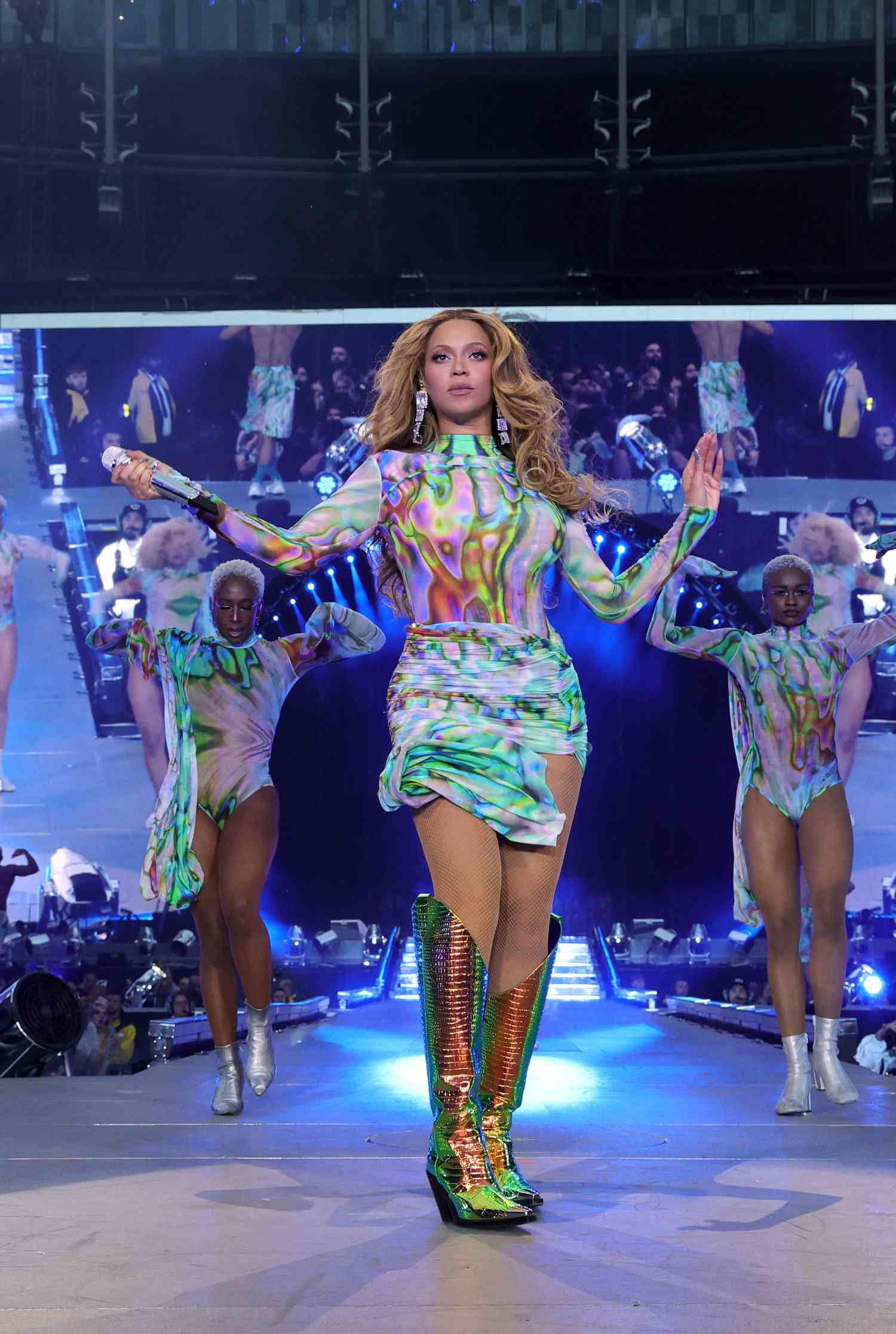 BeyoncÃ© wears metallic cowpuncher boots, a summertime trend for summer 2023, while playacting on her Renascence Tour