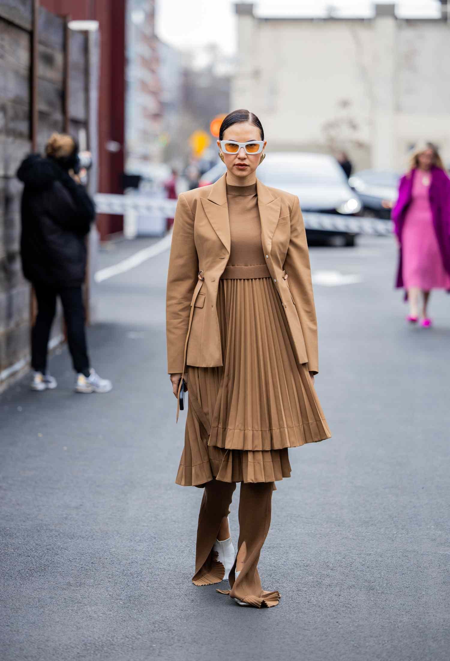 A guest wears AN all brown look, one of the best 2024 NYFW street way looks.