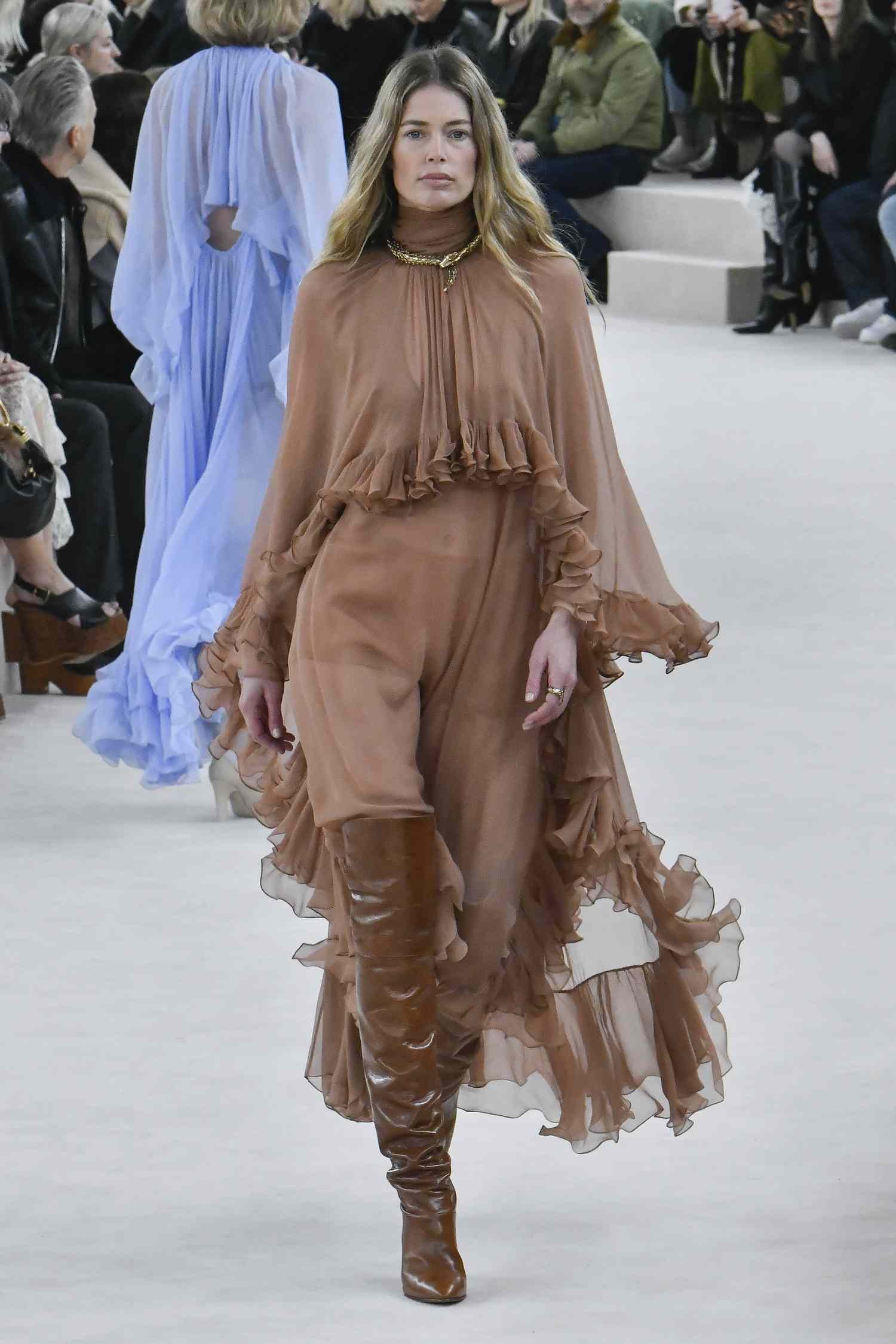 Douten Kroes walks the track for ChloÃ© in one of City of Light Fashion Week's best street style looks.