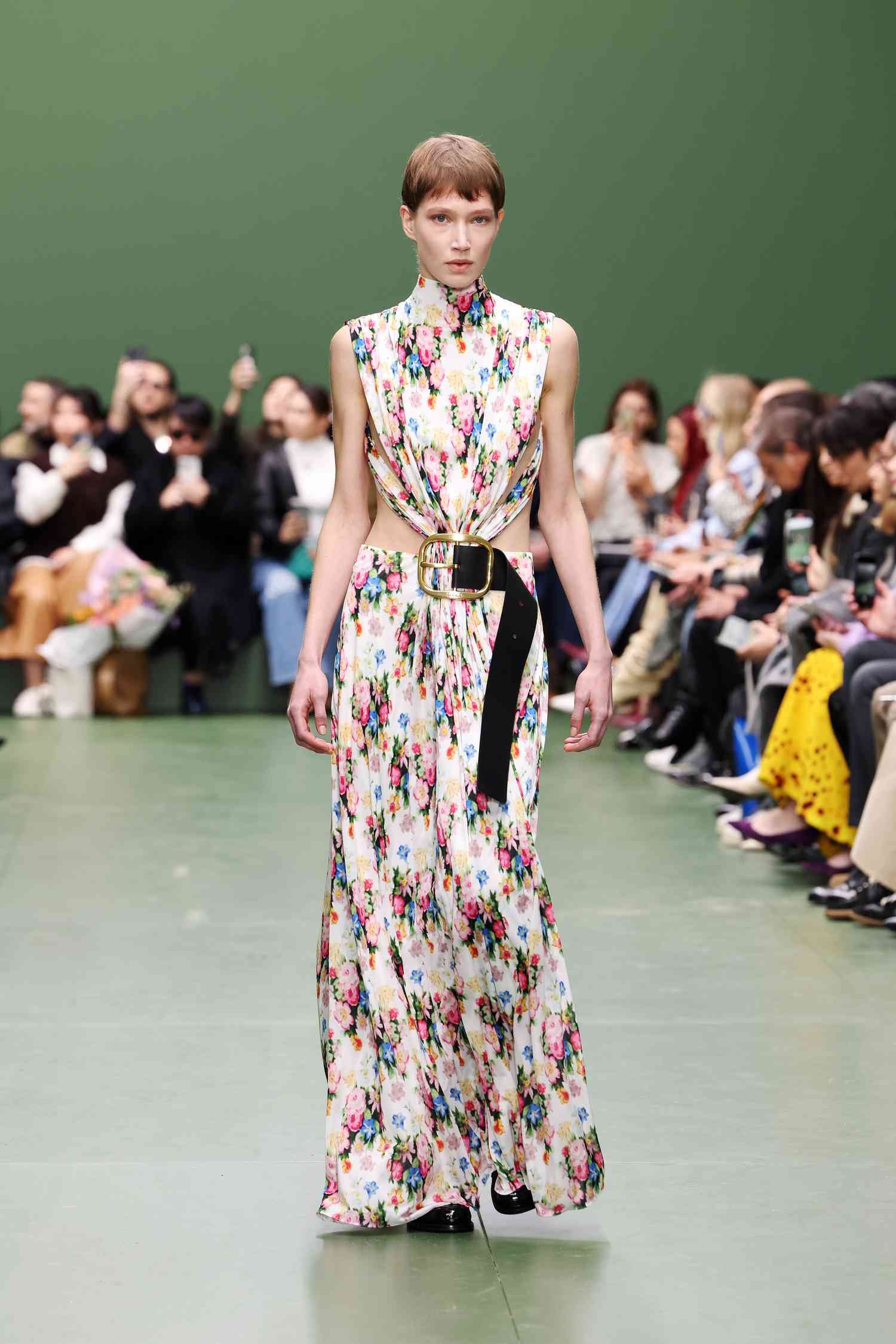 A model walks the Loewe runway eroding one of the best facial expression from Paris Fashion Week.